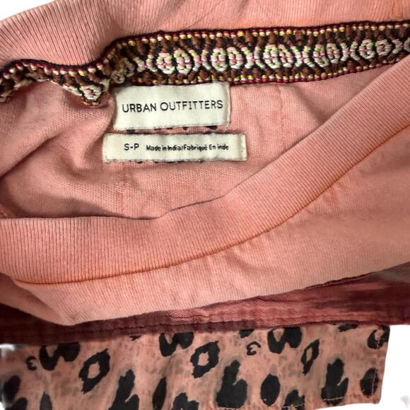 Urban Outfitters Pink crop tee shirt - Picture 2 of 3